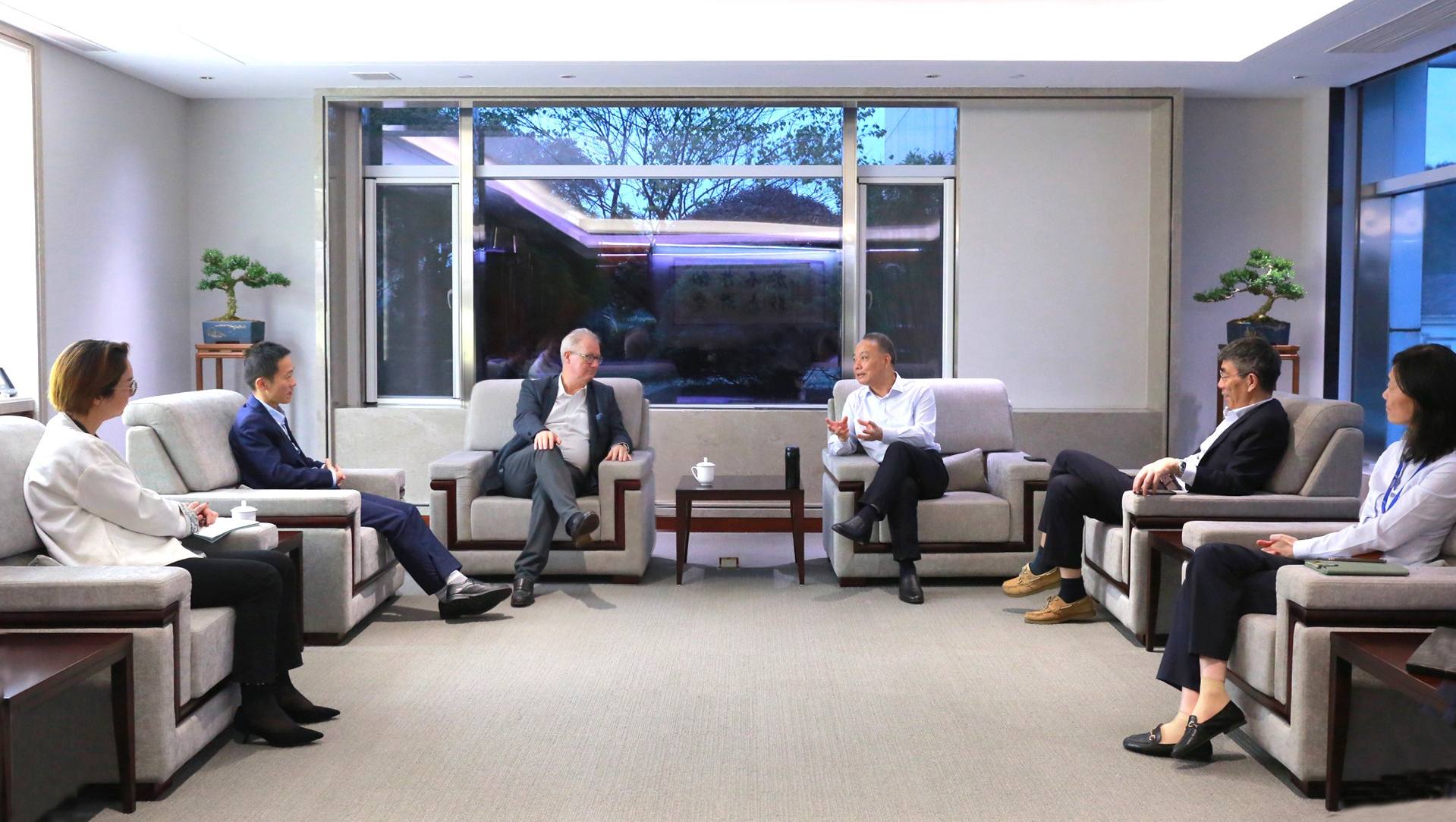 17319154004580036091919_1084